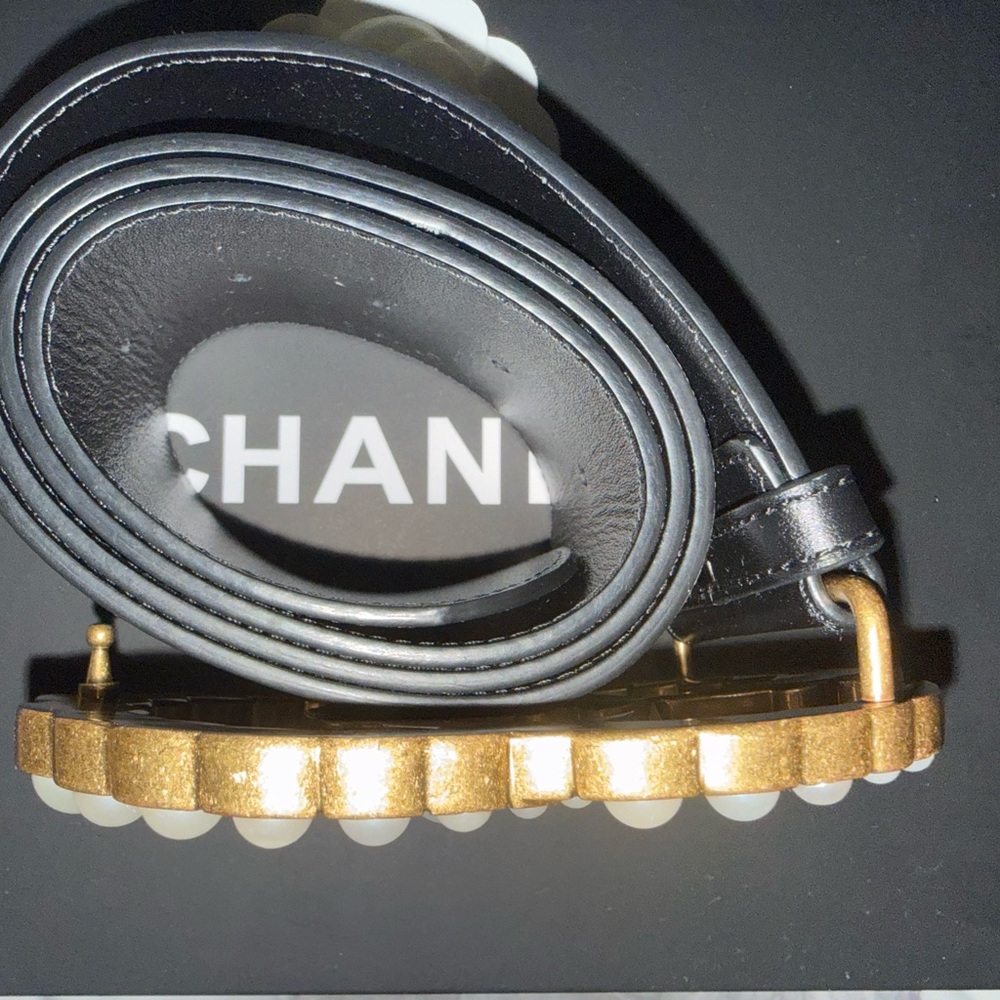 Gucci Gold-Tone Double G Belt with Pearl Accents on Black Strap - Picture 2 of 4